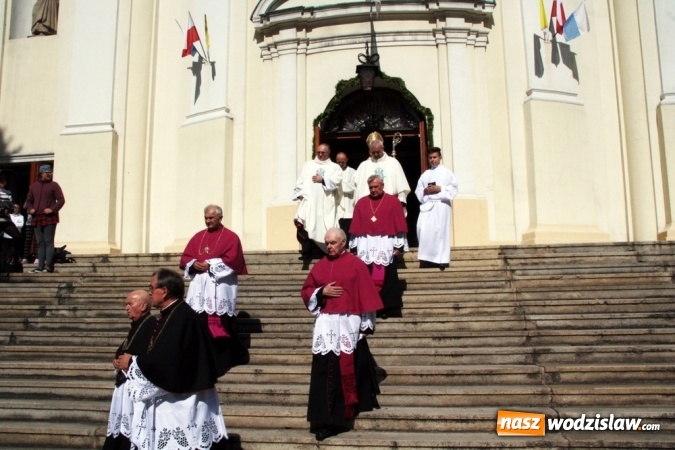 Zdjęcie w galerii na portalu naszwodzislaw.com: Wierni zawitali do Bazyliki Narodzenia Najświętszej Maryi Panny w Pszowie wiadomości z regionu