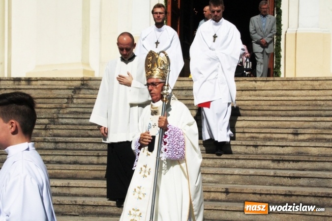 Zdjęcie w galerii na portalu naszwodzislaw.com: Wierni zawitali do Bazyliki Narodzenia Najświętszej Maryi Panny w Pszowie wiadomości z regionu