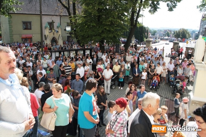 Zdjęcie w galerii na portalu naszwodzislaw.com: Wierni zawitali do Bazyliki Narodzenia Najświętszej Maryi Panny w Pszowie wiadomości z regionu