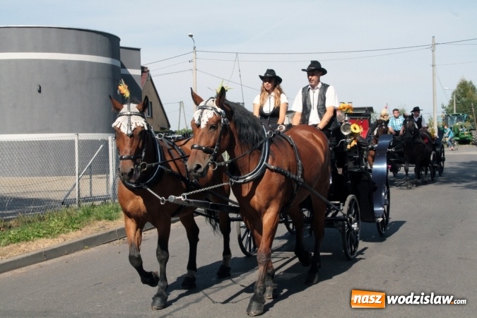 Zdjęcie w galerii na portalu naszwodzislaw.com: Dożynki 2015. Do Marklowic przybył Dudo-Bus wiadomości z regionu