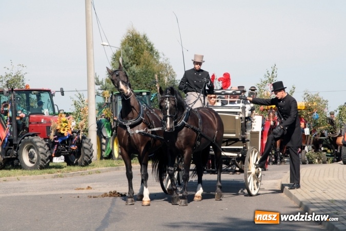 Zdjęcie w galerii na portalu naszwodzislaw.com: Dożynki 2015. Do Marklowic przybył Dudo-Bus wiadomości z regionu