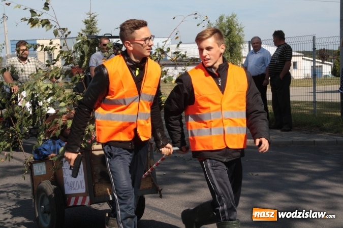 Zdjęcie w galerii na portalu naszwodzislaw.com: Dożynki 2015. Do Marklowic przybył Dudo-Bus wiadomości z regionu