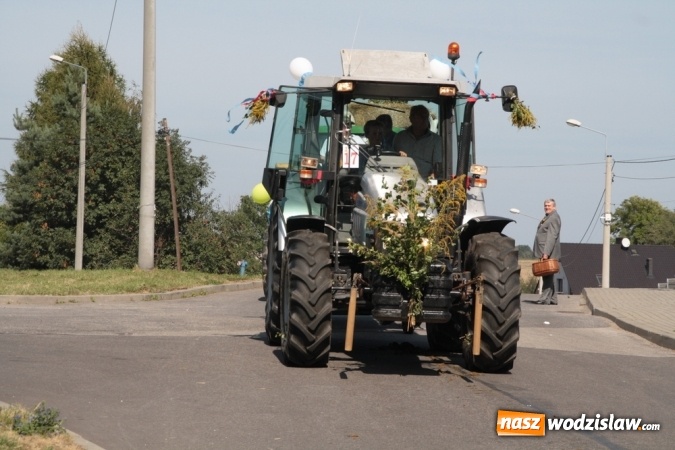 Zdjęcie w galerii na portalu naszwodzislaw.com: Dożynki 2015. Do Marklowic przybył Dudo-Bus wiadomości z regionu