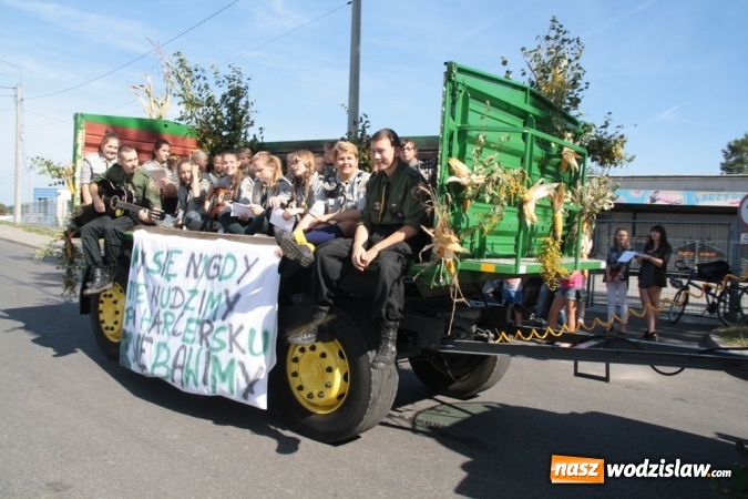 Zdjęcie w galerii na portalu naszwodzislaw.com: Dożynki 2015. Do Marklowic przybył Dudo-Bus wiadomości z regionu