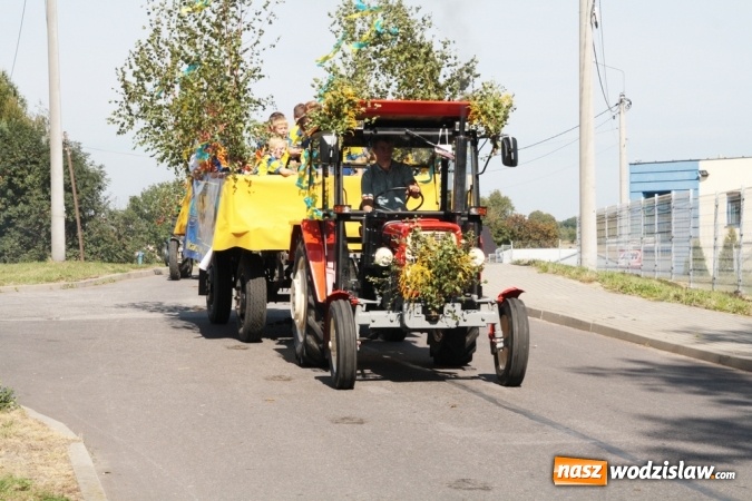 Zdjęcie w galerii na portalu naszwodzislaw.com: Dożynki 2015. Do Marklowic przybył Dudo-Bus wiadomości z regionu