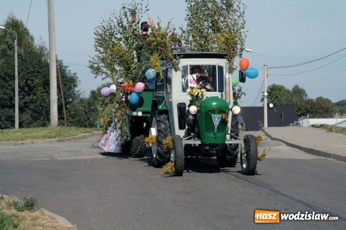 Zdjęcie w galerii na portalu naszwodzislaw.com: Dożynki 2015. Do Marklowic przybył Dudo-Bus wiadomości z regionu