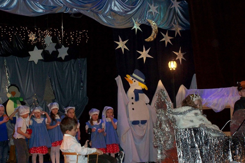 Zdjęcie w galerii na portalu naszwodzislaw.com: „Królowa Śniegu” na deskach MOK-u wiadomości z regionu