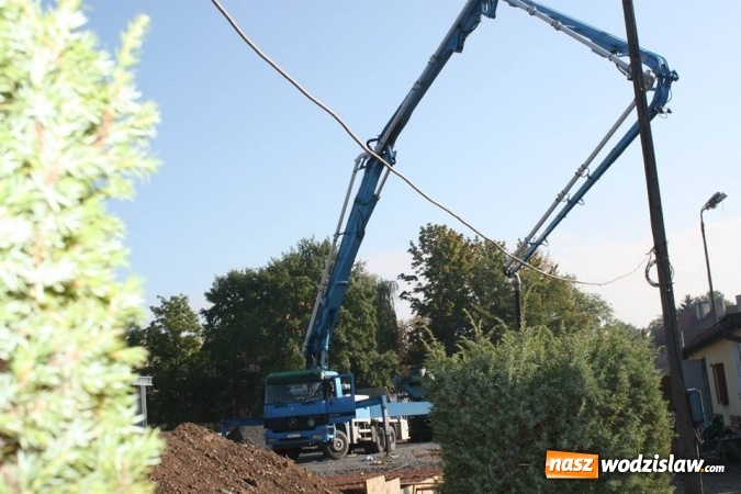 Zdjęcie w galerii na portalu naszwodzislaw.com: Budowa hali idzie pełną parą wiadomości z regionu