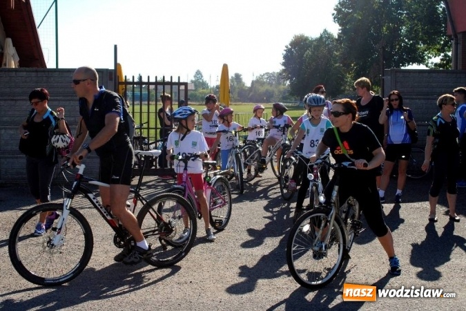 Zdjęcie w galerii na portalu naszwodzislaw.com: Ponad 100 cyklistów wzięło udział w wyścigu kolarskim młodzieży szkolnej w Godowie  wiadomości z regionu