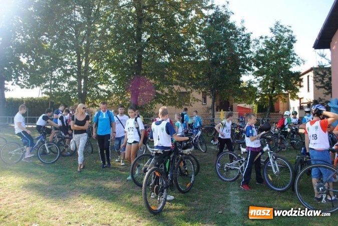 Zdjęcie w galerii na portalu naszwodzislaw.com: Ponad 100 cyklistów wzięło udział w wyścigu kolarskim młodzieży szkolnej w Godowie  wiadomości z regionu