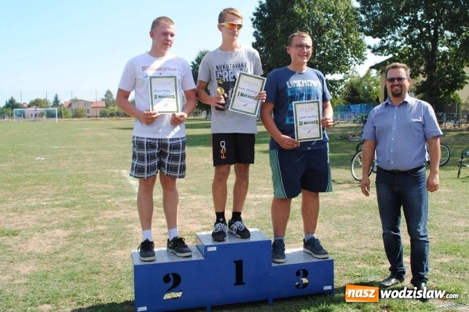 Zdjęcie w galerii na portalu naszwodzislaw.com: Ponad 100 cyklistów wzięło udział w wyścigu kolarskim młodzieży szkolnej w Godowie  wiadomości z regionu