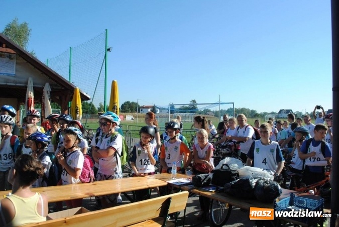Zdjęcie w galerii na portalu naszwodzislaw.com: Ponad 100 cyklistów wzięło udział w wyścigu kolarskim młodzieży szkolnej w Godowie  wiadomości z regionu