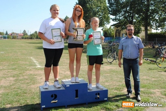 Zdjęcie w galerii na portalu naszwodzislaw.com: Ponad 100 cyklistów wzięło udział w wyścigu kolarskim młodzieży szkolnej w Godowie  wiadomości z regionu