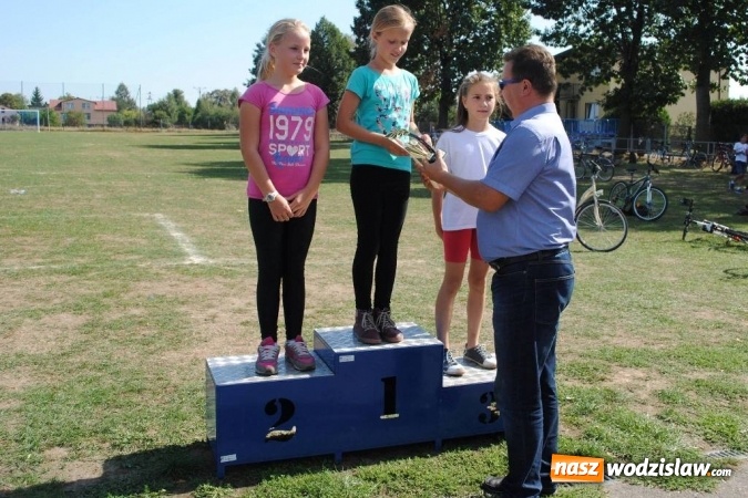 Zdjęcie w galerii na portalu naszwodzislaw.com: Ponad 100 cyklistów wzięło udział w wyścigu kolarskim młodzieży szkolnej w Godowie  wiadomości z regionu