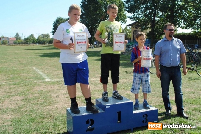 Zdjęcie w galerii na portalu naszwodzislaw.com: Ponad 100 cyklistów wzięło udział w wyścigu kolarskim młodzieży szkolnej w Godowie  wiadomości z regionu