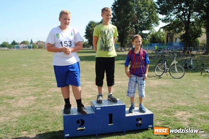 Zdjęcie w galerii na portalu naszwodzislaw.com: Ponad 100 cyklistów wzięło udział w wyścigu kolarskim młodzieży szkolnej w Godowie  wiadomości z regionu