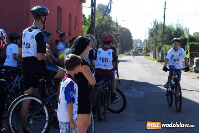 Zdjęcie w galerii na portalu naszwodzislaw.com: Ponad 100 cyklistów wzięło udział w wyścigu kolarskim młodzieży szkolnej w Godowie  wiadomości z regionu