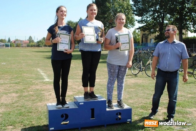 Zdjęcie w galerii na portalu naszwodzislaw.com: Ponad 100 cyklistów wzięło udział w wyścigu kolarskim młodzieży szkolnej w Godowie  wiadomości z regionu
