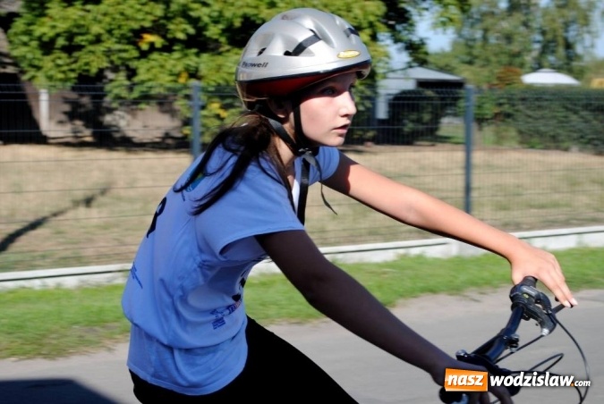Zdjęcie w galerii na portalu naszwodzislaw.com: Ponad 100 cyklistów wzięło udział w wyścigu kolarskim młodzieży szkolnej w Godowie  wiadomości z regionu