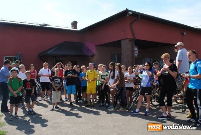 Zdjęcie w galerii na portalu naszwodzislaw.com: Ponad 100 cyklistów wzięło udział w wyścigu kolarskim młodzieży szkolnej w Godowie  wiadomości z regionu