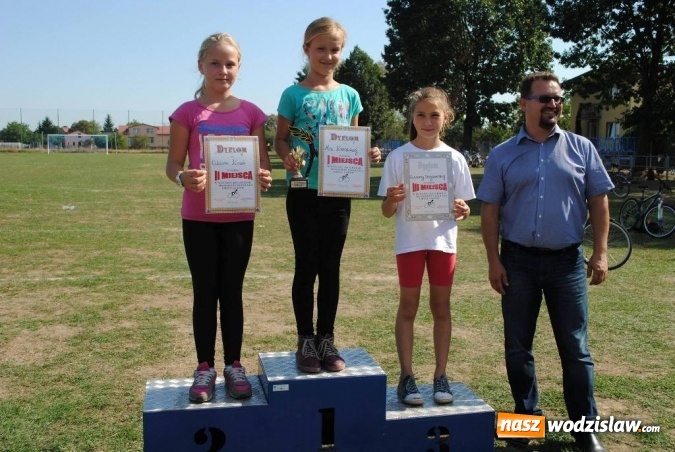 Zdjęcie w galerii na portalu naszwodzislaw.com: Ponad 100 cyklistów wzięło udział w wyścigu kolarskim młodzieży szkolnej w Godowie  wiadomości z regionu