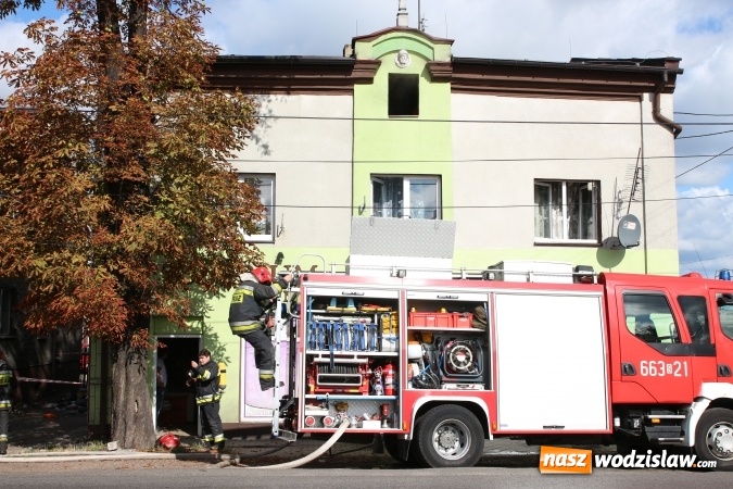 Zdjęcie w galerii na portalu naszwodzislaw.com: Pożar w Rydułtowach. Paliły się stare ubrania w jednym z mieszkań przy Raciborskiej wiadomości z regionu