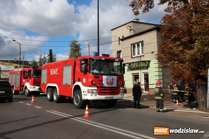 Zdjęcie w galerii na portalu naszwodzislaw.com: Pożar w Rydułtowach. Paliły się stare ubrania w jednym z mieszkań przy Raciborskiej wiadomości z regionu