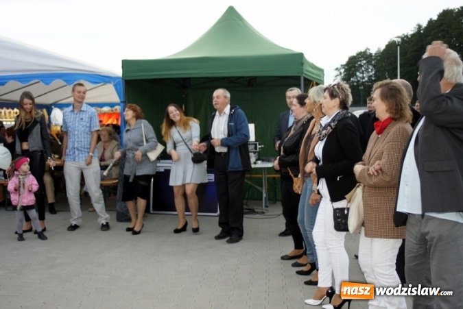 Zdjęcie w galerii na portalu naszwodzislaw.com: Fitness w szczytnym celu na festynie 