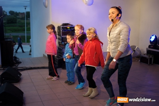 Zdjęcie w galerii na portalu naszwodzislaw.com: Fitness w szczytnym celu na festynie 