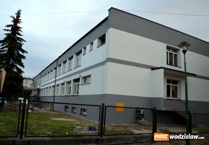 Zdjęcie w galerii na portalu naszwodzislaw.com: Ośrodek zdrowia na Wilchwach zmienia swój wygląd wiadomości z regionu