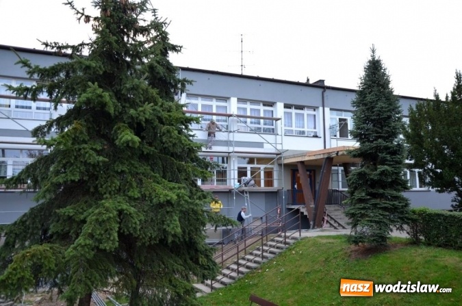 Zdjęcie w galerii na portalu naszwodzislaw.com: Ośrodek zdrowia na Wilchwach zmienia swój wygląd wiadomości z regionu