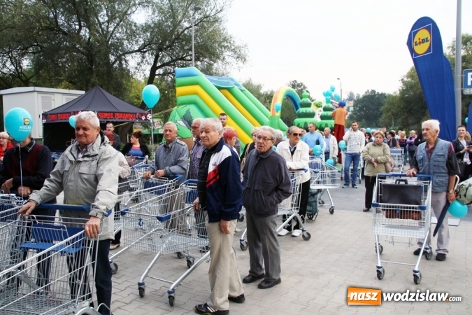 Zdjęcie w galerii na portalu naszwodzislaw.com: Tłumy mieszkańców na otwarciu Lidla w Wodzisławiu Śląskim! wiadomości z regionu