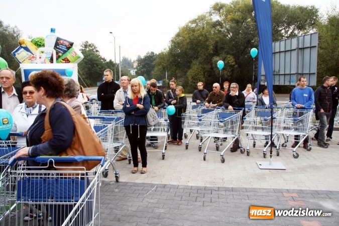 Zdjęcie w galerii na portalu naszwodzislaw.com: Tłumy mieszkańców na otwarciu Lidla w Wodzisławiu Śląskim! wiadomości z regionu