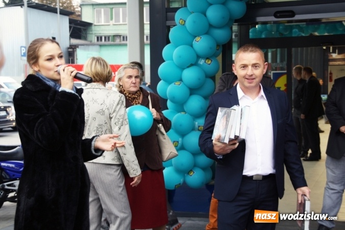 Zdjęcie w galerii na portalu naszwodzislaw.com: Tłumy mieszkańców na otwarciu Lidla w Wodzisławiu Śląskim! wiadomości z regionu
