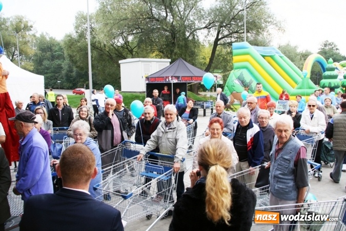 Zdjęcie w galerii na portalu naszwodzislaw.com: Tłumy mieszkańców na otwarciu Lidla w Wodzisławiu Śląskim! wiadomości z regionu