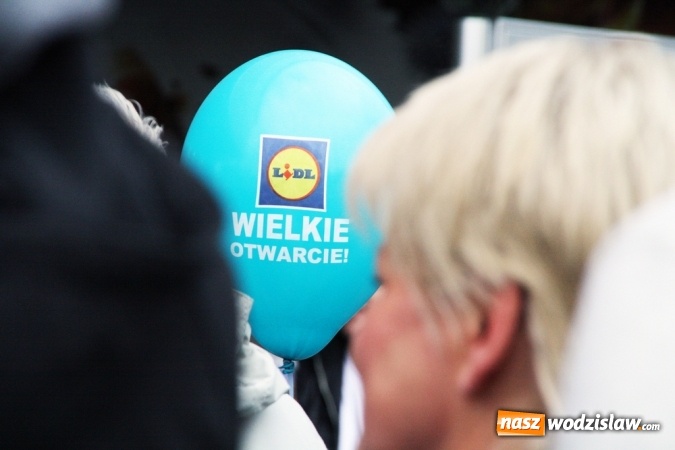 Zdjęcie w galerii na portalu naszwodzislaw.com: Tłumy mieszkańców na otwarciu Lidla w Wodzisławiu Śląskim! wiadomości z regionu