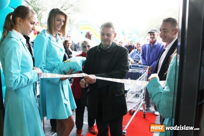 Zdjęcie w galerii na portalu naszwodzislaw.com: Tłumy mieszkańców na otwarciu Lidla w Wodzisławiu Śląskim! wiadomości z regionu