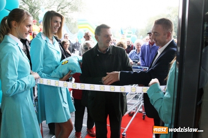 Zdjęcie w galerii na portalu naszwodzislaw.com: Tłumy mieszkańców na otwarciu Lidla w Wodzisławiu Śląskim! wiadomości z regionu