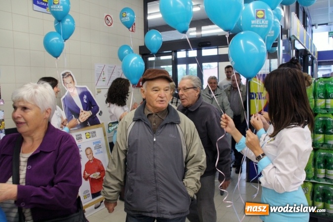 Zdjęcie w galerii na portalu naszwodzislaw.com: Tłumy mieszkańców na otwarciu Lidla w Wodzisławiu Śląskim! wiadomości z regionu