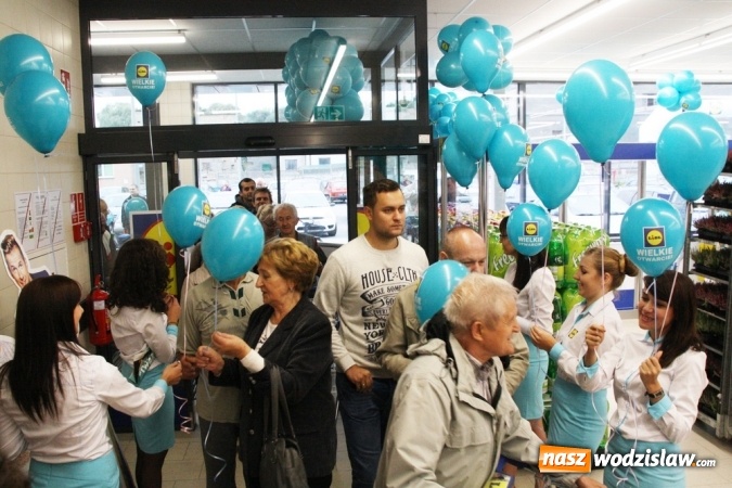 Zdjęcie w galerii na portalu naszwodzislaw.com: Tłumy mieszkańców na otwarciu Lidla w Wodzisławiu Śląskim! wiadomości z regionu