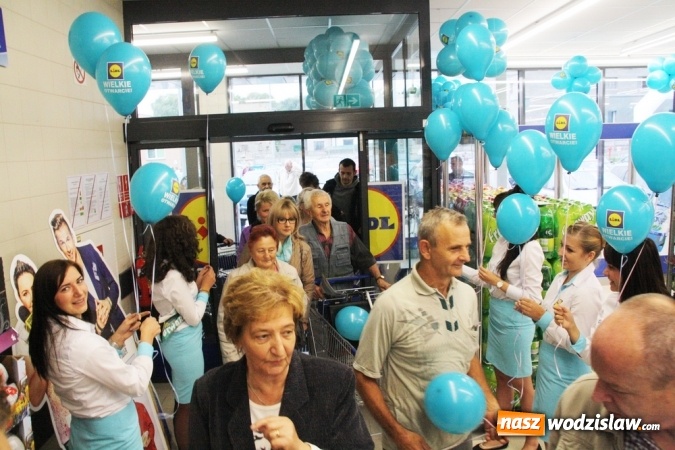 Zdjęcie w galerii na portalu naszwodzislaw.com: Tłumy mieszkańców na otwarciu Lidla w Wodzisławiu Śląskim! wiadomości z regionu