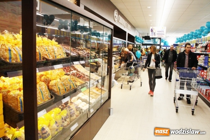 Zdjęcie w galerii na portalu naszwodzislaw.com: Tłumy mieszkańców na otwarciu Lidla w Wodzisławiu Śląskim! wiadomości z regionu