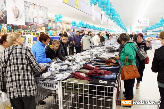 Zdjęcie w galerii na portalu naszwodzislaw.com: Tłumy mieszkańców na otwarciu Lidla w Wodzisławiu Śląskim! wiadomości z regionu