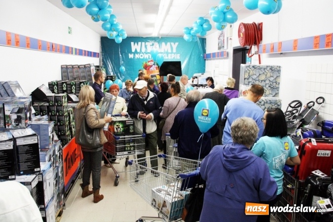 Zdjęcie w galerii na portalu naszwodzislaw.com: Tłumy mieszkańców na otwarciu Lidla w Wodzisławiu Śląskim! wiadomości z regionu