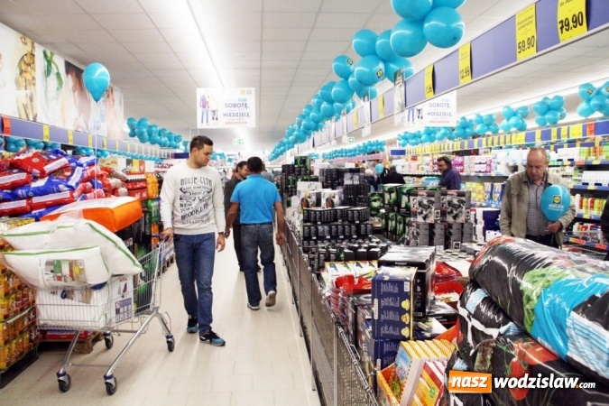 Zdjęcie w galerii na portalu naszwodzislaw.com: Tłumy mieszkańców na otwarciu Lidla w Wodzisławiu Śląskim! wiadomości z regionu