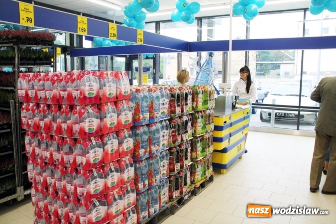 Zdjęcie w galerii na portalu naszwodzislaw.com: Tłumy mieszkańców na otwarciu Lidla w Wodzisławiu Śląskim! wiadomości z regionu