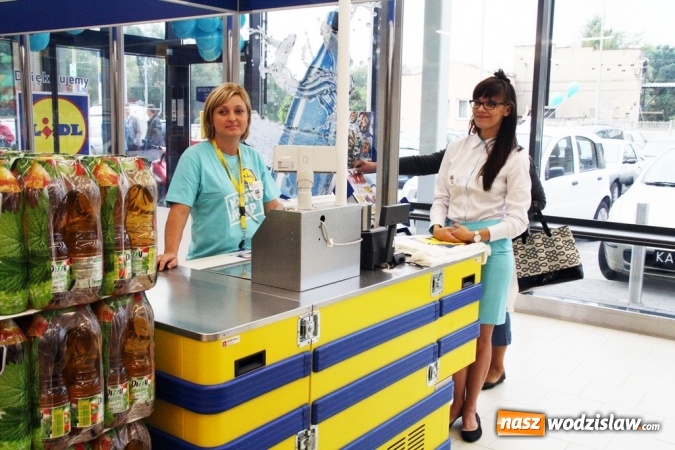 Zdjęcie w galerii na portalu naszwodzislaw.com: Tłumy mieszkańców na otwarciu Lidla w Wodzisławiu Śląskim! wiadomości z regionu