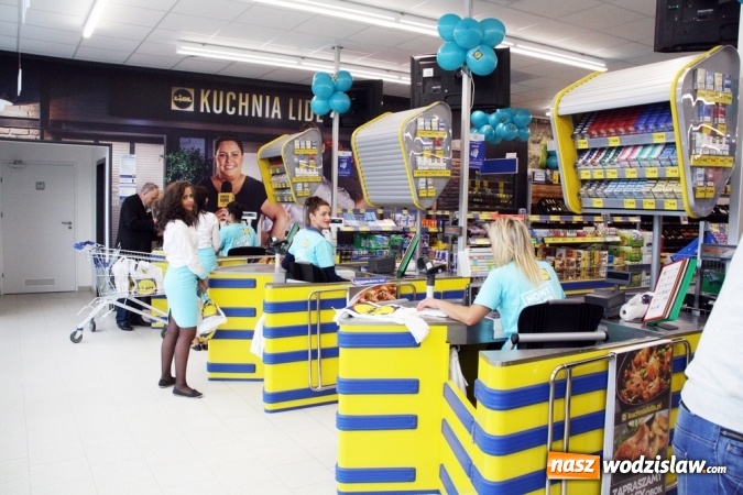 Zdjęcie w galerii na portalu naszwodzislaw.com: Tłumy mieszkańców na otwarciu Lidla w Wodzisławiu Śląskim! wiadomości z regionu