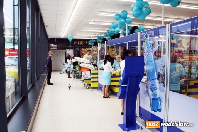 Zdjęcie w galerii na portalu naszwodzislaw.com: Tłumy mieszkańców na otwarciu Lidla w Wodzisławiu Śląskim! wiadomości z regionu