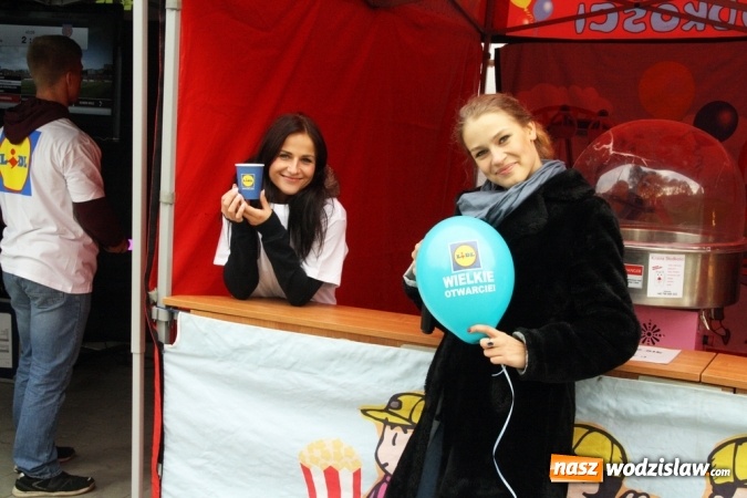 Zdjęcie w galerii na portalu naszwodzislaw.com: Tłumy mieszkańców na otwarciu Lidla w Wodzisławiu Śląskim! wiadomości z regionu